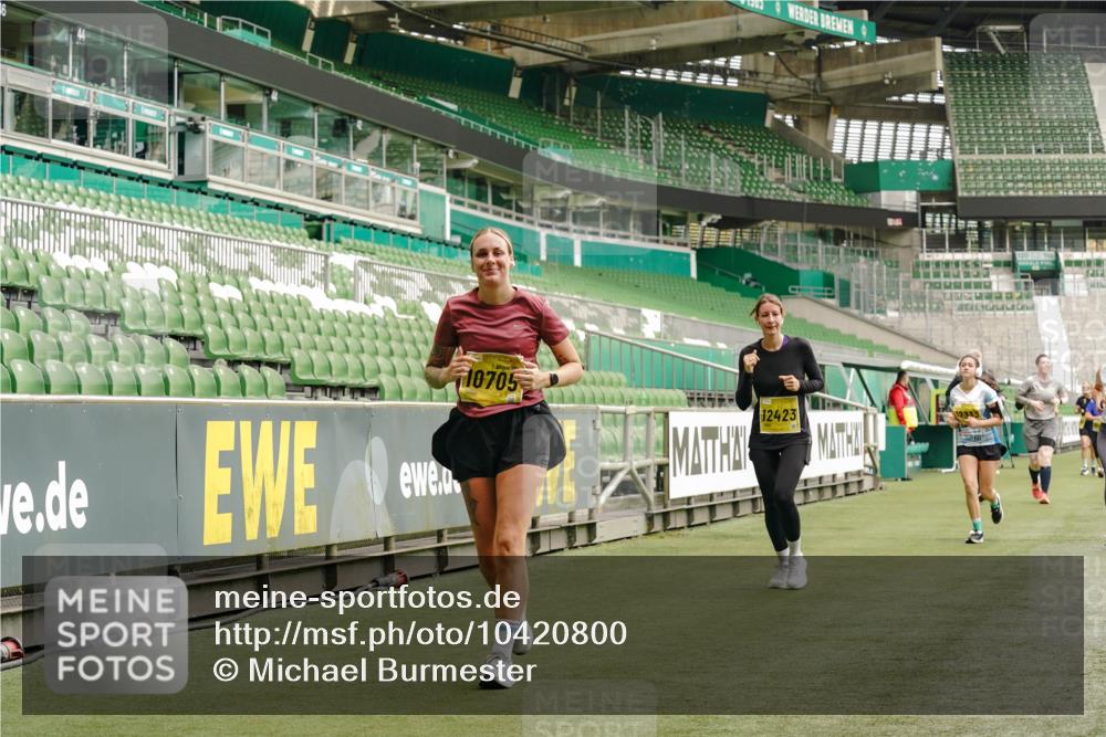 13.09.2026 - 21. swb-Marathon Bremen Michael Burmester http://msf.ph/oto/10420800 13.09.2026 10:44:29 Laufen im Stadion 10002, 10004, 10005, 10176, 10191, 10192, 10194, 10271, 10295, 10325, 10335, 10344, 10402, 10459, 10474, 10513, 10568, 10600, 10605, 10606, 10629, 10679, 10713, 10756, 10779, 10882, 10899, 10900, 10979, 10997, 10999, 11081, 11217, 11233, 11264, 11307, 11333, 11337, 11355, 11385, 11408, 11448, 11456, 11461, 11482, 11495, 11629, 11808, 11932, 11943, 12057, 12151, 12224, 12226, 12311, 12321, 12334 meine-sportfotos.de