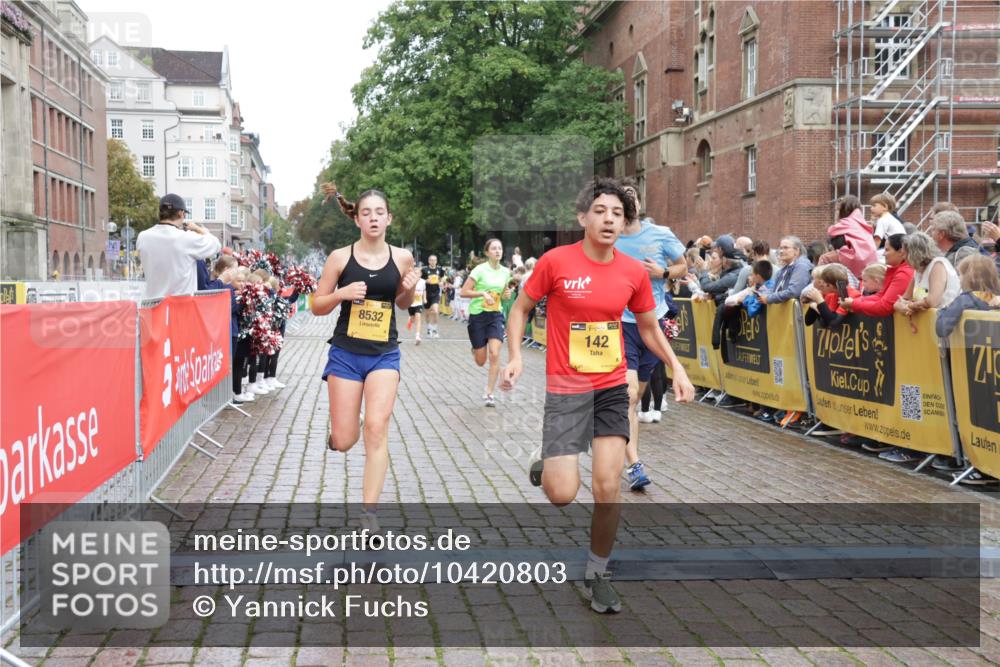 13.09.2026 - Kiel Lauf Yannick Fuchs http://msf.ph/oto/10420803 13.09.2026 09:42:42 Ziel 142, 762, 1045, 2608, 3827, 4322, 4548, 6075, 6423, 6913, 8532, 9519, 9592, 9706, 133, 445, 570, 771, 792, 1045, 1777, 2914, 2955, 2977, 3357, 3676, 4548, 5011, 5105, 5336, 5559, 5774, 6075, 6099, 6213, 6542, 6620, 6797, 7687, 8476, 10938, 11793, 12190, 12723, 1040, 1213, 3849, 3850, 5530, 7874, 8191, 8870, 9311, 9629, 11721, 11753, 12678, 570, 699, 792, 2910, 3801, 5011, 5276, 6599, 12723 meine-sportfotos.de