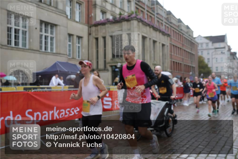 13.09.2026 - Kiel Lauf Yannick Fuchs http://msf.ph/oto/10420804 13.09.2026 10:53:15 Ziel 373, 2174, 2336, 2859, 3104, 3153, 3500, 4196, 5691, 5924, 6055, 6104, 6181, 6374, 7869, 8422, 8483, 8518, 10276, 10367, 11097, 11253, 11919, 12405, 12844, 127, 154, 158, 398, 1071, 1083, 1426, 1433, 1486, 1535, 1550, 1634, 1812, 2069, 2089, 3050, 3059, 3104, 3173, 3431, 3452, 3514, 3587, 3657, 3875, 4570, 5329, 5642, 5643, 5710, 5838, 6015, 6161, 6201, 6695, 6777, 7017, 7139, 7596, 7883, 8516, 8580, 8863, 8905, 8935, 9749, 10721, 11074, 1199, 172 meine-sportfotos.de