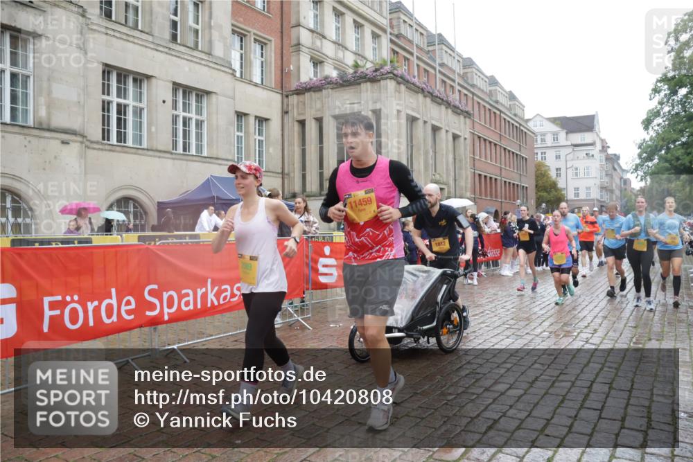 13.09.2026 - Kiel Lauf Yannick Fuchs http://msf.ph/oto/10420808 13.09.2026 10:53:15 Ziel 373, 2174, 2336, 2859, 3104, 3153, 3500, 4196, 5691, 5924, 6055, 6104, 6181, 6374, 7869, 8422, 8483, 8518, 10276, 10367, 11097, 11253, 11919, 12405, 12844, 127, 154, 158, 398, 1071, 1083, 1426, 1433, 1486, 1535, 1550, 1634, 1812, 2069, 2089, 3050, 3059, 3104, 3173, 3431, 3452, 3514, 3587, 3657, 3875, 4570, 5329, 5642, 5643, 5710, 5838, 6015, 6161, 6201, 6695, 6777, 7017, 7139, 7596, 7883, 8516, 8580, 8863, 8905, 8935, 9749, 10721, 11074, 1199, 172 meine-sportfotos.de