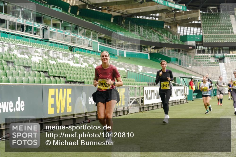 13.09.2026 - 21. swb-Marathon Bremen Michael Burmester http://msf.ph/oto/10420810 13.09.2026 10:44:29 Laufen im Stadion 10002, 10004, 10005, 10176, 10191, 10192, 10194, 10271, 10295, 10325, 10335, 10344, 10402, 10459, 10474, 10513, 10568, 10600, 10605, 10606, 10629, 10679, 10713, 10756, 10779, 10882, 10899, 10900, 10979, 10997, 10999, 11081, 11217, 11233, 11264, 11307, 11333, 11337, 11355, 11385, 11408, 11448, 11456, 11461, 11482, 11495, 11629, 11808, 11932, 11943, 12057, 12151, 12224, 12226, 12311, 12321, 12334 meine-sportfotos.de