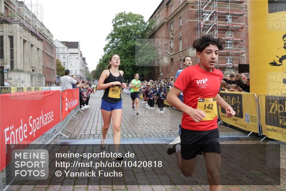 13.09.2026 - Kiel Lauf Yannick Fuchs http://msf.ph/oto/10420818 13.09.2026 09:42:42 Ziel 142, 762, 1045, 2608, 3827, 4322, 4548, 6075, 6423, 6913, 8532, 9519, 9592, 9706, 133, 445, 570, 771, 792, 1045, 1777, 2914, 2955, 2977, 3357, 3676, 4548, 5011, 5105, 5336, 5559, 5774, 6075, 6099, 6213, 6542, 6620, 6797, 7687, 8476, 10938, 11793, 12190, 12723, 1040, 1213, 3849, 3850, 5530, 7874, 8191, 8870, 9311, 9629, 11721, 11753, 12678, 570, 699, 792, 2910, 3801, 5011, 5276, 6599, 12723 meine-sportfotos.de