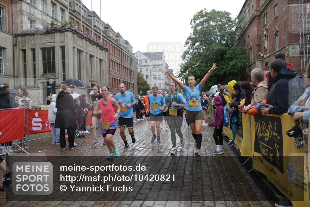 13.09.2026 - Kiel Lauf Yannick Fuchs http://msf.ph/oto/10420821 13.09.2026 10:53:16 Ziel 168, 207, 373, 2174, 2336, 2859, 3153, 3500, 4196, 5691, 5924, 6055, 6104, 6181, 6374, 7869, 8422, 8483, 8518, 10276, 10367, 11097, 11253, 11919, 12405, 12844, 127, 154, 158, 398, 1071, 1083, 1426, 1433, 1486, 1535, 1550, 1634, 1812, 2069, 2089, 3050, 3059, 3104, 3173, 3431, 3452, 3514, 3587, 3657, 3875, 4570, 5329, 5642, 5643, 5710, 5838, 6015, 6161, 6201, 6695, 6777, 7017, 7139, 7596, 7883, 8516, 8518, 8580, 8863, 8905, 8935, 9749, 10721, 11074, 1199, 172 meine-sportfotos.de