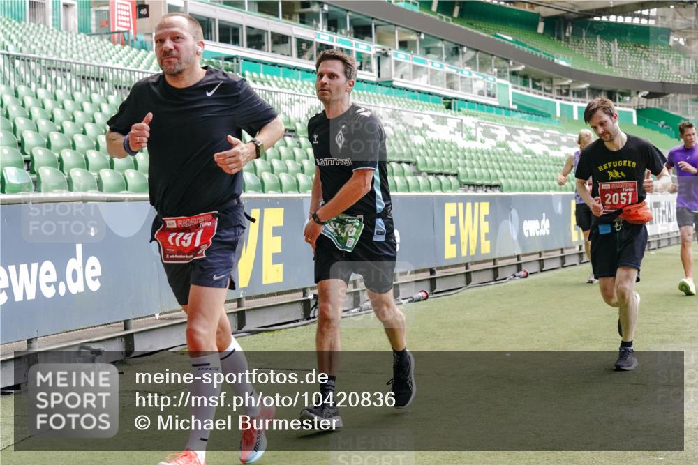 13.09.2026 - 21. swb-Marathon Bremen Michael Burmester http://msf.ph/oto/10420836 13.09.2026 12:59:01 Laufen im Stadion 141, 148, 191, 226, 232, 334, 511, 672, 745, 789, 790, 909, 972, 1080, 1119, 1166, 1191, 1199, 1281, 1516, 1535, 1642, 1647, 1752, 1881, 1931, 1933, 2046, 2210, 2289, 2343, 2367, 2371, 2397, 2423, 2425, 2481, 2570, 2577, 2771, 2806, 2807, 2827, 2885, 2899, 2903, 2953, 2961, 2979, 3015, 3021, 3098, 3120, 3124, 3138, 3148, 3182, 3186, 3190, 3233, 3319, 3338, 3435, 3516, 3531, 3534, 3560, 3652, 3655, 3695, 3933, 3934, 205 meine-sportfotos.de