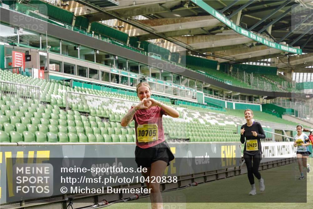 13.09.2026 - 21. swb-Marathon Bremen Michael Burmester http://msf.ph/oto/10420838 13.09.2026 10:44:30 Laufen im Stadion 10002, 10004, 10005, 10176, 10191, 10192, 10194, 10271, 10295, 10325, 10335, 10344, 10402, 10459, 10474, 10513, 10568, 10600, 10605, 10606, 10629, 10679, 10713, 10756, 10779, 10882, 10899, 10900, 10979, 10997, 10999, 11081, 11217, 11233, 11264, 11307, 11333, 11337, 11355, 11385, 11408, 11448, 11456, 11461, 11482, 11495, 11629, 11808, 11932, 11943, 12057, 12089, 12151, 12224, 12226, 12311, 12321, 12334 meine-sportfotos.de