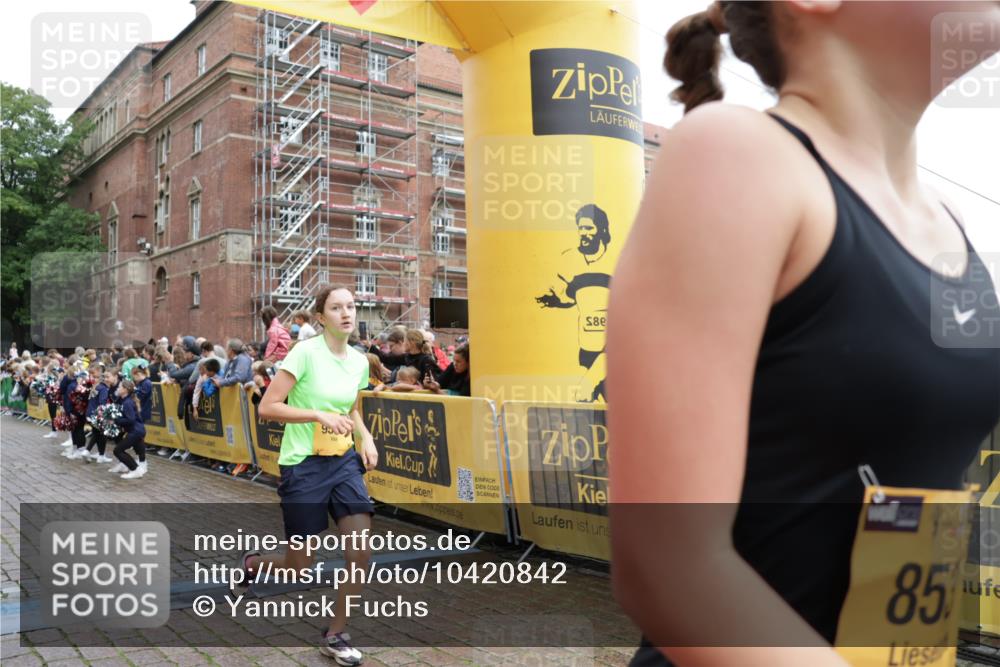 13.09.2026 - Kiel Lauf Yannick Fuchs http://msf.ph/oto/10420842 13.09.2026 09:42:44 Ziel 142, 762, 3827, 4322, 6423, 8532, 8870, 9519, 9592, 9706, 11721, 133, 445, 771, 792, 1045, 1777, 2608, 2914, 2955, 2977, 3357, 3676, 4548, 5105, 5336, 5559, 5774, 6075, 6099, 6213, 6423, 6542, 6620, 6797, 6913, 7687, 8476, 10938, 11793, 12190, 12723, 1040, 1213, 3849, 3850, 5530, 7874, 8191, 9311, 9629, 11753, 12678, 570, 792, 2910, 3357, 5011, 5276, 5336, 6599, 6620, 7687, 8476, 12723 meine-sportfotos.de