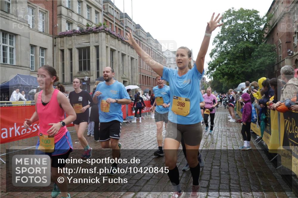 13.09.2026 - Kiel Lauf Yannick Fuchs http://msf.ph/oto/10420845 13.09.2026 10:53:17 Ziel 168, 207, 373, 2174, 2336, 2859, 3153, 3500, 4196, 5691, 5924, 6055, 6104, 6181, 6374, 7869, 8422, 8483, 10276, 10367, 11097, 11253, 12405, 12844, 127, 154, 158, 398, 1071, 1083, 1426, 1433, 1486, 1535, 1550, 1634, 1812, 2069, 2089, 3050, 3059, 3104, 3173, 3431, 3452, 3500, 3514, 3587, 3657, 3875, 4570, 5329, 5642, 5643, 5710, 5838, 6015, 6161, 6201, 6374, 6695, 6777, 7017, 7139, 7596, 7883, 8483, 8516, 8518, 8580, 8863, 8905, 8935, 9749, 10721, 11074, 1199, 172 meine-sportfotos.de