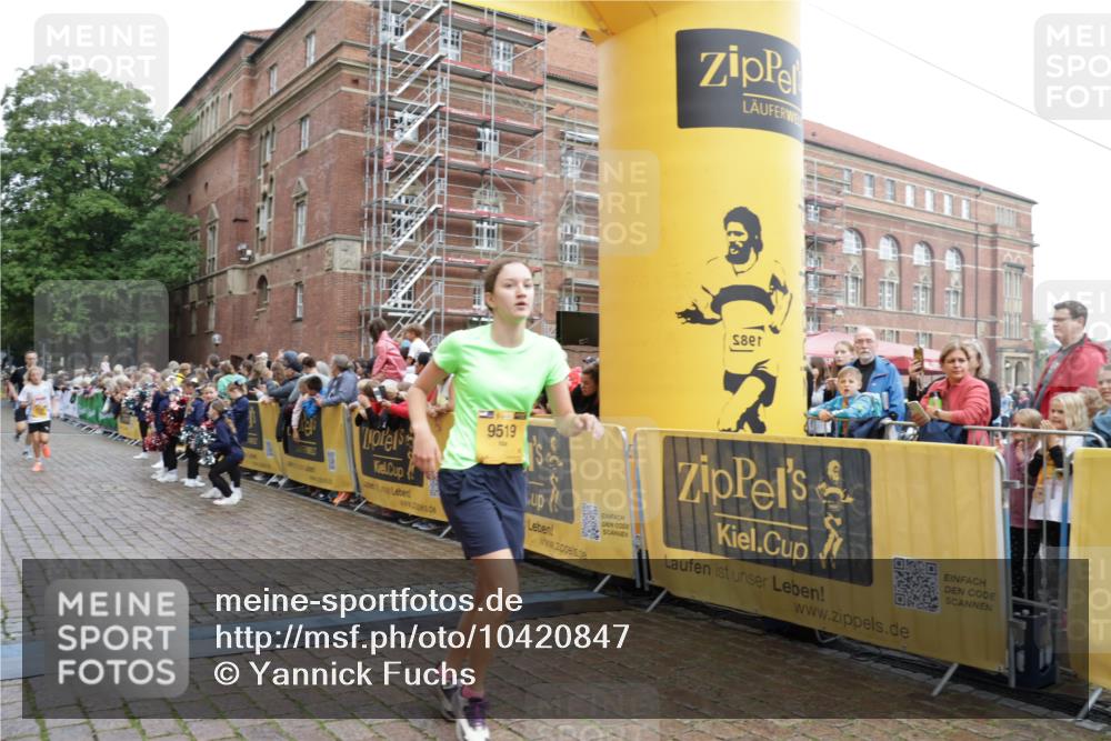 13.09.2026 - Kiel Lauf Yannick Fuchs http://msf.ph/oto/10420847 13.09.2026 09:42:44 Ziel 142, 762, 3827, 4322, 6423, 8532, 8870, 9519, 9592, 9706, 11721, 133, 445, 771, 792, 1045, 1777, 2608, 2914, 2955, 2977, 3357, 3676, 4548, 5105, 5336, 5559, 5774, 6075, 6099, 6213, 6423, 6542, 6620, 6797, 6913, 7687, 8476, 10938, 11793, 12190, 12723, 1040, 1213, 3849, 3850, 5530, 7874, 8191, 9311, 9629, 11753, 12678, 570, 792, 2910, 3357, 5011, 5276, 5336, 6599, 6620, 7687, 8476, 12723 meine-sportfotos.de