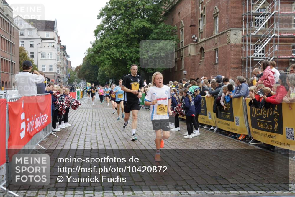 13.09.2026 - Kiel Lauf Yannick Fuchs http://msf.ph/oto/10420872 13.09.2026 09:42:47 Ziel 142, 762, 3827, 4322, 8532, 8870, 9311, 9519, 9592, 9629, 11721, 12678, 133, 445, 771, 1045, 1777, 2608, 2914, 2955, 2977, 3357, 3676, 4548, 5105, 5559, 5774, 6075, 6099, 6213, 6423, 6542, 6797, 6913, 7687, 9706, 10938, 11793, 12190, 1040, 1213, 3849, 3850, 5530, 7874, 8191, 9354, 11753, 12259, 570, 792, 3357, 5011, 5276, 5336, 5774, 6620, 7687, 8476, 12723 meine-sportfotos.de