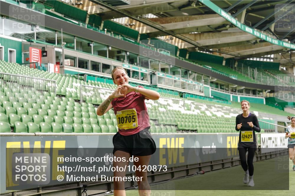 13.09.2026 - 21. swb-Marathon Bremen Michael Burmester http://msf.ph/oto/10420873 13.09.2026 10:44:31 Laufen im Stadion 10002, 10004, 10005, 10176, 10191, 10192, 10194, 10271, 10295, 10325, 10335, 10344, 10402, 10459, 10474, 10513, 10568, 10600, 10605, 10606, 10629, 10679, 10713, 10756, 10779, 10882, 10899, 10900, 10979, 10997, 10999, 11081, 11217, 11233, 11264, 11307, 11333, 11337, 11355, 11385, 11408, 11448, 11456, 11461, 11482, 11495, 11629, 11808, 11932, 11943, 12057, 12089, 12151, 12224, 12226, 12311, 12321, 12334 meine-sportfotos.de