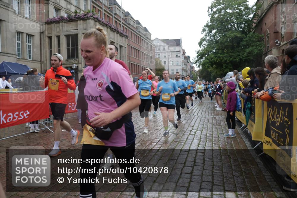 13.09.2026 - Kiel Lauf Yannick Fuchs http://msf.ph/oto/10420878 13.09.2026 10:53:19 Ziel 168, 207, 373, 2174, 2336, 2859, 3153, 4005, 4196, 5691, 6104, 6181, 6543, 6821, 7365, 8422, 10276, 10367, 11097, 11253, 12513, 12844, 127, 154, 158, 1071, 1083, 1426, 1433, 1486, 1535, 1550, 1634, 2069, 3050, 3059, 3104, 3173, 3431, 3452, 3500, 3514, 3587, 3657, 3875, 4570, 5329, 5642, 5643, 5710, 5838, 5924, 6015, 6055, 6161, 6201, 6374, 6695, 6777, 7017, 7139, 7596, 7869, 7883, 8483, 8516, 8518, 8580, 8863, 8905, 8935, 9749, 10721, 11074, 1199, 172 meine-sportfotos.de
