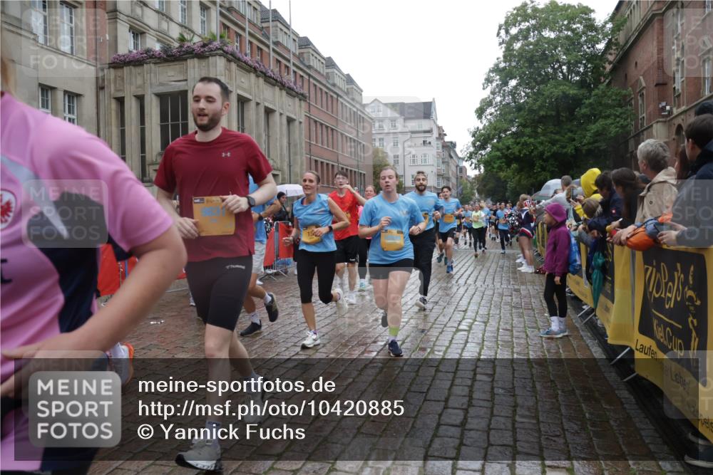 13.09.2026 - Kiel Lauf Yannick Fuchs http://msf.ph/oto/10420885 13.09.2026 10:53:20 Ziel 168, 207, 373, 2174, 2336, 2859, 3153, 4005, 4196, 5691, 6104, 6181, 6543, 6821, 7365, 8422, 10276, 10367, 11097, 11253, 11556, 12380, 12513, 12844, 127, 154, 158, 1071, 1083, 1426, 1433, 1486, 1535, 1550, 1634, 3050, 3059, 3104, 3173, 3431, 3452, 3500, 3514, 3587, 3657, 3875, 4570, 5329, 5642, 5643, 5710, 5838, 5924, 6015, 6055, 6104, 6161, 6201, 6374, 6695, 6777, 7017, 7139, 7596, 7869, 7883, 8483, 8516, 8518, 8580, 8863, 8905, 8935, 9749, 10721, 11074, 1199, 172 meine-sportfotos.de