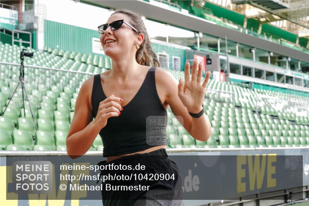 13.09.2026 - 21. swb-Marathon Bremen Michael Burmester http://msf.ph/oto/10420904 13.09.2026 13:21:52 Laufen im Stadion 128, 211, 258, 343, 351, 423, 441, 571, 601, 620, 704, 782, 851, 1060, 1094, 1157, 1158, 1177, 1259, 1316, 1344, 1417, 1439, 1518, 1657, 1669, 1676, 1729, 1808, 1846, 1883, 2139, 2201, 2258, 2278, 2290, 2394, 2395, 2414, 2417, 2437, 2504, 2519, 2551, 2588, 2619, 2632, 2652, 2660, 2685, 2711, 2736, 2793, 2828, 2886, 2954, 2964, 2995, 3004, 3010, 3022, 3034, 3036, 3070, 3074, 3102, 3144, 3225, 3351, 3682, 3784, 4020, 4431, 4584, 1506 meine-sportfotos.de