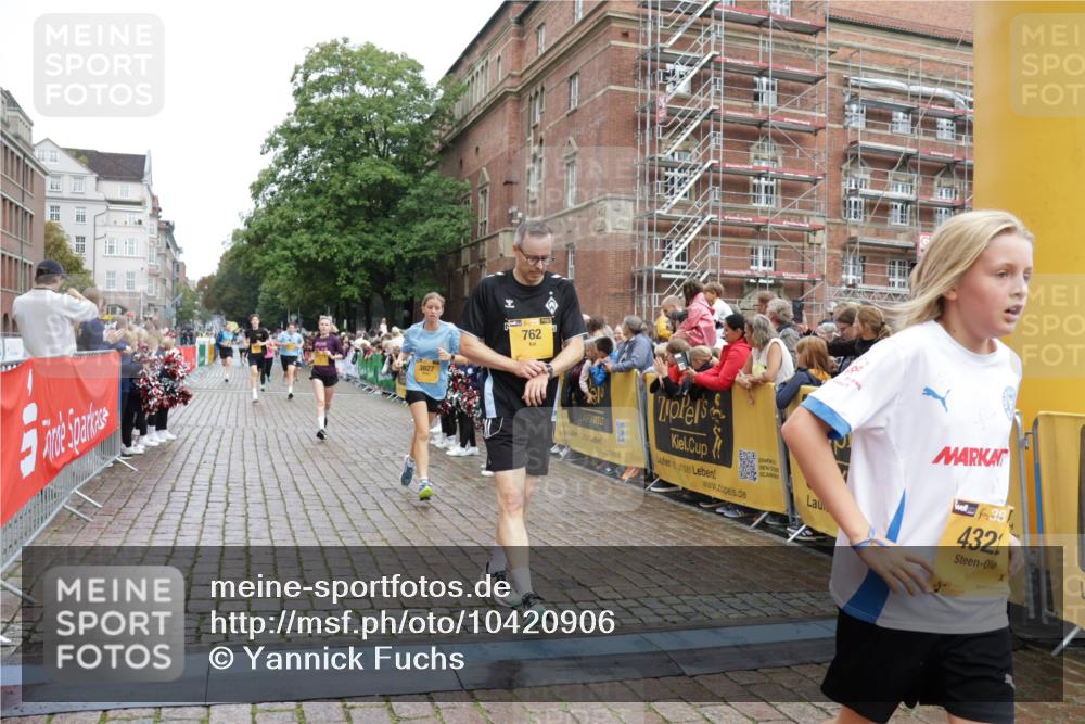 13.09.2026 - Kiel Lauf Yannick Fuchs http://msf.ph/oto/10420906 13.09.2026 09:42:48 Ziel 142, 762, 3827, 3849, 4322, 8532, 8870, 9311, 9519, 9592, 9629, 11721, 12678, 133, 445, 771, 1045, 1777, 2608, 2914, 2955, 2977, 3676, 4548, 5105, 5559, 5774, 6075, 6099, 6213, 6423, 6542, 6797, 6913, 9706, 10938, 11793, 12190, 1040, 1213, 3041, 3850, 5530, 7874, 8191, 9354, 11753, 12259, 570, 792, 3357, 5011, 5105, 5276, 5336, 5774, 6620, 7687, 8476, 11793, 12723 meine-sportfotos.de