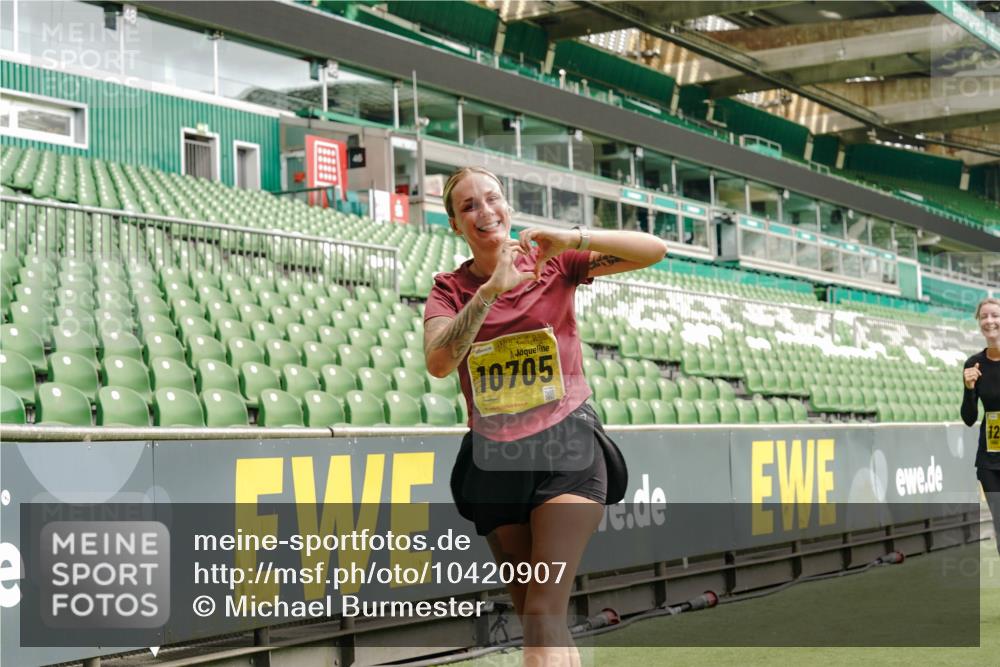 13.09.2026 - 21. swb-Marathon Bremen Michael Burmester http://msf.ph/oto/10420907 13.09.2026 10:44:31 Laufen im Stadion 10002, 10004, 10005, 10176, 10191, 10192, 10194, 10271, 10295, 10325, 10335, 10344, 10402, 10459, 10474, 10513, 10568, 10600, 10605, 10606, 10629, 10679, 10713, 10756, 10779, 10882, 10899, 10900, 10979, 10997, 10999, 11081, 11217, 11233, 11264, 11307, 11333, 11337, 11355, 11385, 11408, 11448, 11456, 11461, 11482, 11495, 11629, 11808, 11932, 11943, 12057, 12089, 12151, 12224, 12226, 12311, 12321, 12334 meine-sportfotos.de