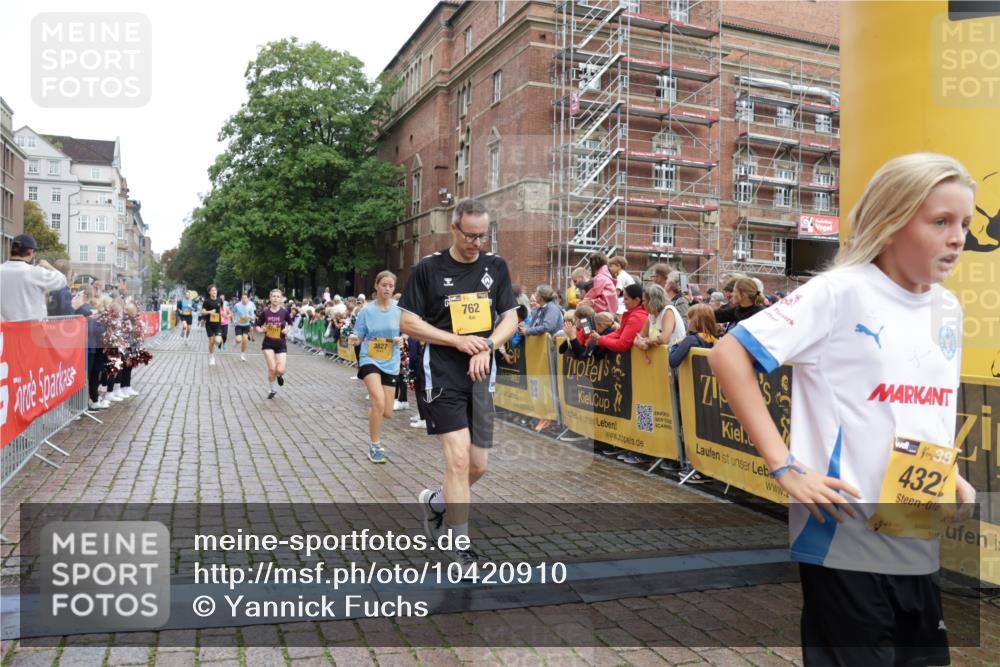 13.09.2026 - Kiel Lauf Yannick Fuchs http://msf.ph/oto/10420910 13.09.2026 09:42:49 Ziel 142, 762, 3827, 3849, 4322, 7874, 8532, 8870, 9311, 9519, 9592, 9629, 11721, 12678, 133, 142, 445, 771, 1045, 1777, 2608, 2914, 2955, 2977, 3676, 4548, 5105, 5559, 5774, 6075, 6099, 6213, 6423, 6542, 6797, 6913, 8532, 9706, 10938, 11793, 12190, 1040, 1213, 3041, 3850, 5530, 8191, 9354, 11753, 12259, 570, 792, 3357, 3676, 5011, 5105, 5336, 5774, 6620, 7687, 8476, 11793, 12723 meine-sportfotos.de