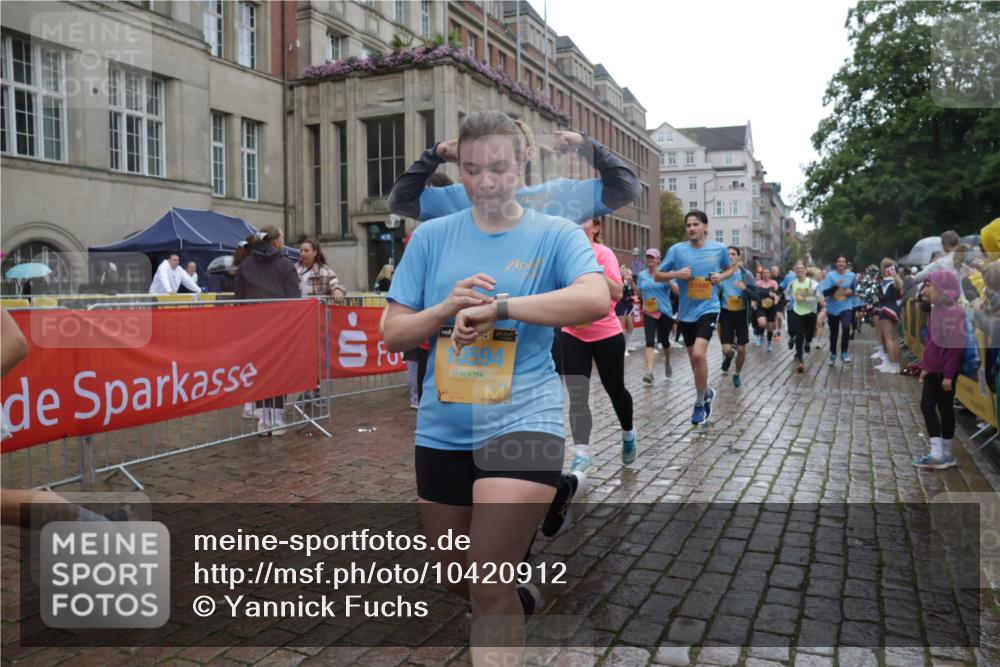 13.09.2026 - Kiel Lauf Yannick Fuchs http://msf.ph/oto/10420912 13.09.2026 10:53:21 Ziel 168, 207, 373, 1757, 2174, 2336, 2859, 3153, 4005, 4196, 5691, 6181, 6543, 6821, 7365, 7649, 8422, 10276, 10367, 11097, 11253, 11556, 12380, 12513, 12844, 127, 154, 158, 1071, 1083, 1426, 1486, 1550, 1634, 3059, 3104, 3173, 3431, 3452, 3500, 3514, 3587, 3657, 3875, 4570, 5329, 5642, 5643, 5710, 5838, 5924, 6015, 6055, 6104, 6161, 6201, 6374, 6695, 6777, 7017, 7139, 7596, 7869, 7883, 8483, 8516, 8518, 8580, 8863, 8905, 8935, 9749, 10721, 11074, 1199, 172 meine-sportfotos.de
