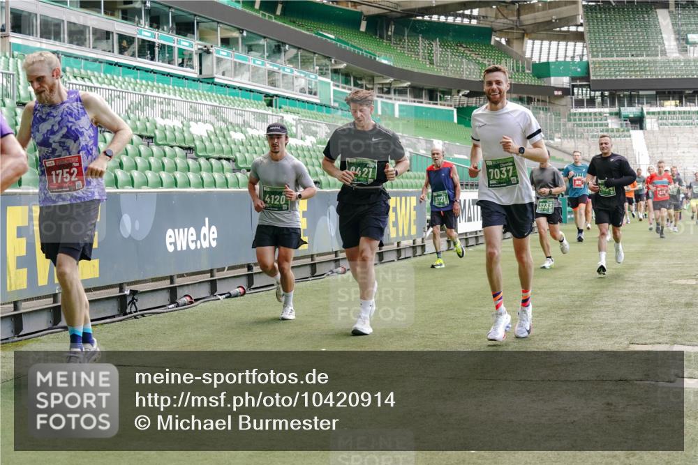 13.09.2026 - 21. swb-Marathon Bremen Michael Burmester http://msf.ph/oto/10420914 13.09.2026 12:59:05 Laufen im Stadion 141, 148, 191, 226, 232, 511, 672, 745, 789, 790, 909, 972, 1080, 1119, 1166, 1191, 1199, 1281, 1516, 1535, 1642, 1647, 1752, 1881, 1931, 1933, 2046, 2088, 2210, 2289, 2343, 2367, 2371, 2397, 2423, 2425, 2481, 2517, 2570, 2577, 2771, 2806, 2807, 2827, 2885, 2899, 2903, 2953, 2961, 2979, 3015, 3021, 3098, 3120, 3124, 3138, 3148, 3182, 3186, 3190, 3233, 3319, 3338, 3435, 3516, 3531, 3534, 3560, 3652, 3655, 3695, 3861, 3930, 3933, 3934, 205 meine-sportfotos.de
