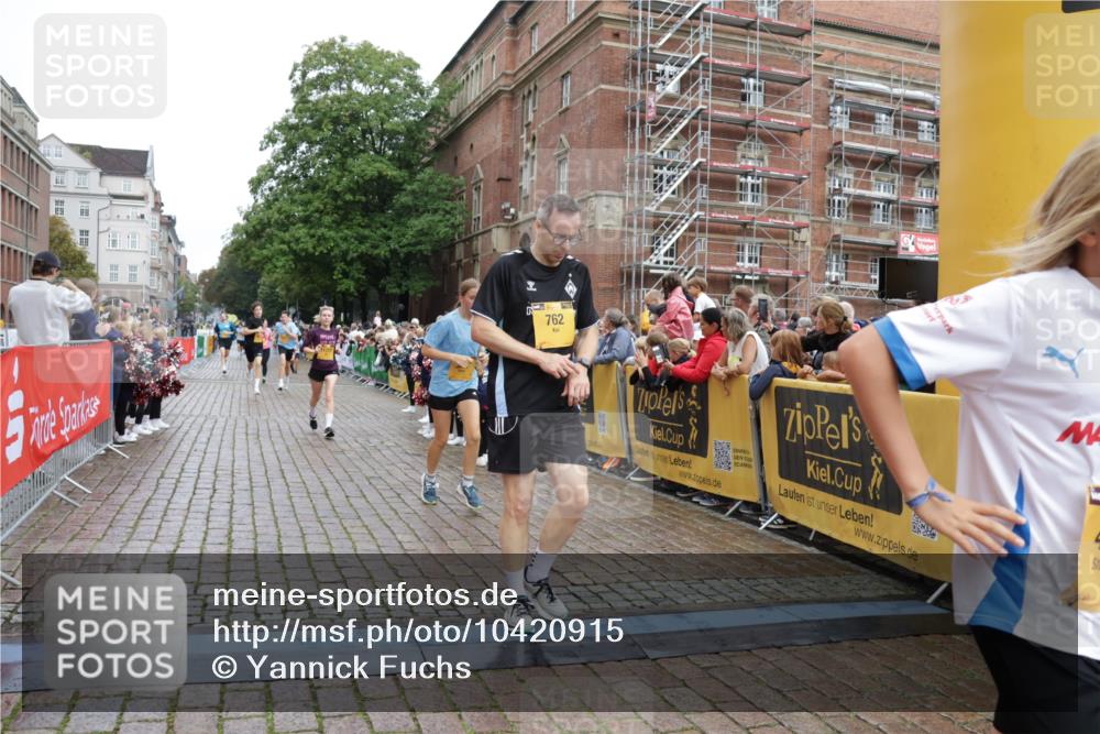 13.09.2026 - Kiel Lauf Yannick Fuchs http://msf.ph/oto/10420915 13.09.2026 09:42:49 Ziel 142, 762, 3827, 3849, 4322, 7874, 8532, 8870, 9311, 9519, 9592, 9629, 11721, 12678, 133, 142, 445, 771, 1045, 1777, 2608, 2914, 2955, 2977, 3676, 4548, 5105, 5559, 5774, 6075, 6099, 6213, 6423, 6542, 6797, 6913, 8532, 9706, 10938, 11793, 12190, 1040, 1213, 3041, 3850, 5530, 8191, 9354, 11753, 12259, 570, 792, 3357, 3676, 5011, 5105, 5336, 5774, 6620, 7687, 8476, 11793, 12723 meine-sportfotos.de