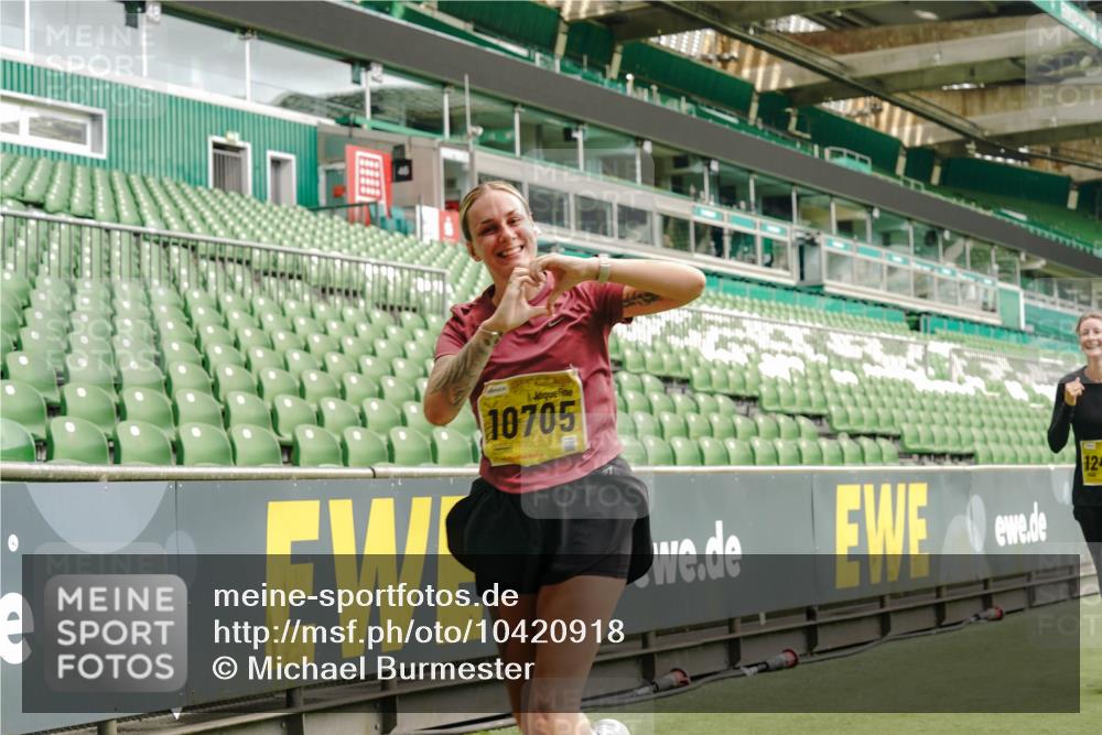 13.09.2026 - 21. swb-Marathon Bremen Michael Burmester http://msf.ph/oto/10420918 13.09.2026 10:44:31 Laufen im Stadion 10002, 10004, 10005, 10176, 10191, 10192, 10194, 10271, 10295, 10325, 10335, 10344, 10402, 10459, 10474, 10513, 10568, 10600, 10605, 10606, 10629, 10679, 10713, 10756, 10779, 10882, 10899, 10900, 10979, 10997, 10999, 11081, 11217, 11233, 11264, 11307, 11333, 11337, 11355, 11385, 11408, 11448, 11456, 11461, 11482, 11495, 11629, 11808, 11932, 11943, 12057, 12089, 12151, 12224, 12226, 12311, 12321, 12334 meine-sportfotos.de