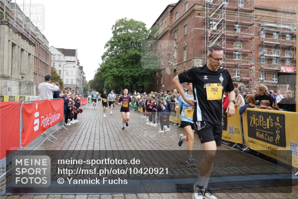 13.09.2026 - Kiel Lauf Yannick Fuchs http://msf.ph/oto/10420921 13.09.2026 09:42:49 Ziel 142, 762, 3827, 3849, 4322, 7874, 8532, 8870, 9311, 9519, 9592, 9629, 11721, 12678, 133, 142, 445, 771, 1045, 1777, 2608, 2914, 2955, 2977, 3676, 4548, 5105, 5559, 5774, 6075, 6099, 6213, 6423, 6542, 6797, 6913, 8532, 9706, 10938, 11793, 12190, 1040, 1213, 3041, 3850, 5530, 8191, 9354, 11753, 12259, 570, 792, 3357, 3676, 5011, 5105, 5336, 5774, 6620, 7687, 8476, 11793, 12723 meine-sportfotos.de