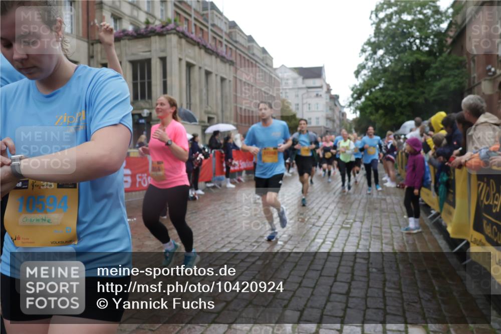 13.09.2026 - Kiel Lauf Yannick Fuchs http://msf.ph/oto/10420924 13.09.2026 10:53:22 Ziel 168, 207, 373, 1757, 2174, 2336, 2859, 3153, 4005, 4196, 5691, 6181, 6543, 6821, 7365, 7649, 8422, 10276, 10367, 11097, 11253, 11556, 12380, 12513, 127, 154, 1071, 1083, 1426, 1486, 1550, 3059, 3104, 3153, 3173, 3431, 3500, 3514, 3587, 3657, 3875, 4570, 5329, 5642, 5643, 5710, 5838, 5924, 6015, 6055, 6104, 6161, 6201, 6374, 6695, 6777, 7017, 7139, 7596, 7869, 7883, 8483, 8516, 8518, 8580, 8863, 8905, 8935, 9749, 10721, 11074, 1199 meine-sportfotos.de