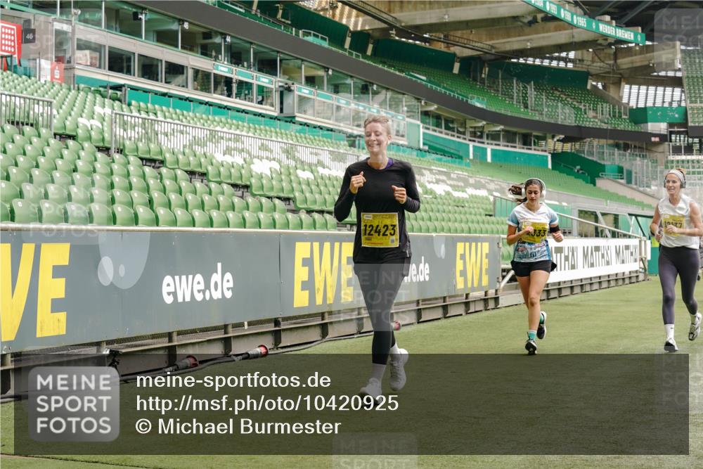 13.09.2026 - 21. swb-Marathon Bremen Michael Burmester http://msf.ph/oto/10420925 13.09.2026 10:44:32 Laufen im Stadion 10004, 10005, 10176, 10191, 10192, 10194, 10271, 10295, 10325, 10335, 10344, 10402, 10459, 10474, 10513, 10568, 10600, 10605, 10606, 10629, 10679, 10713, 10756, 10779, 10882, 10899, 10900, 10979, 10997, 10999, 11081, 11200, 11217, 11233, 11264, 11307, 11333, 11337, 11355, 11385, 11408, 11448, 11456, 11461, 11482, 11495, 11629, 11808, 11932, 11943, 12057, 12089, 12151, 12224, 12226, 12311, 12321, 12334, 12539 meine-sportfotos.de