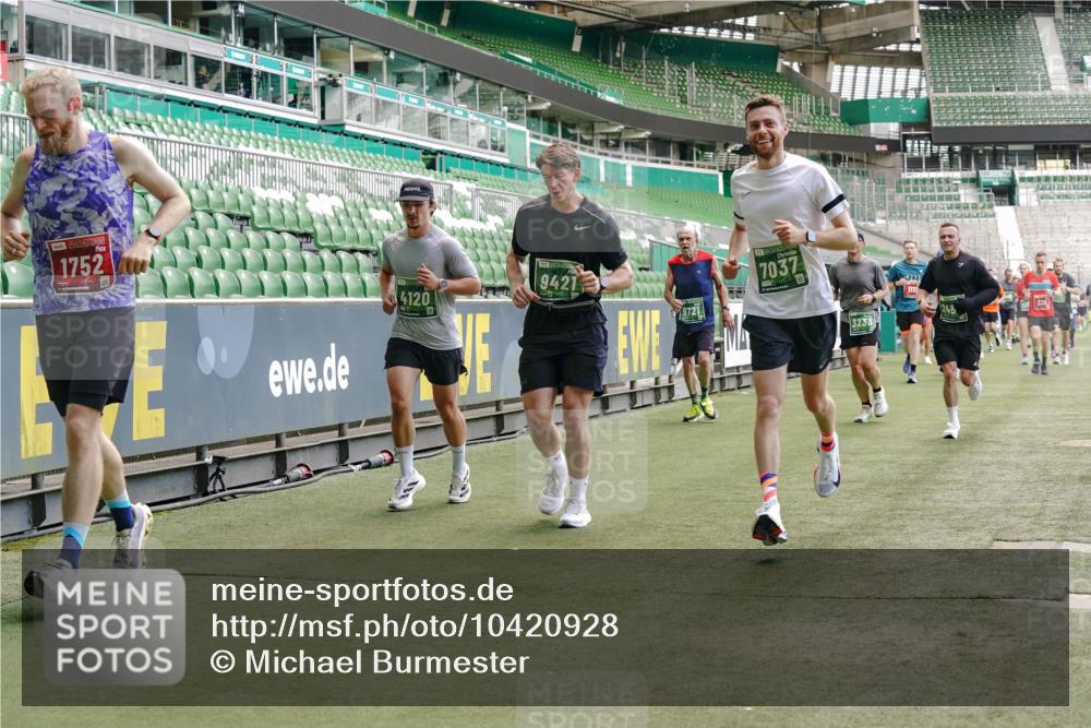 13.09.2026 - 21. swb-Marathon Bremen Michael Burmester http://msf.ph/oto/10420928 13.09.2026 12:59:05 Laufen im Stadion 141, 148, 191, 226, 232, 511, 672, 745, 789, 790, 909, 972, 1080, 1119, 1166, 1191, 1199, 1281, 1516, 1535, 1642, 1647, 1752, 1881, 1931, 1933, 2046, 2088, 2210, 2289, 2343, 2367, 2371, 2397, 2423, 2425, 2481, 2517, 2570, 2577, 2771, 2806, 2807, 2827, 2885, 2899, 2903, 2953, 2961, 2979, 3015, 3021, 3098, 3120, 3124, 3138, 3148, 3182, 3186, 3190, 3233, 3319, 3338, 3435, 3516, 3531, 3534, 3560, 3652, 3655, 3695, 3861, 3930, 3933, 3934, 205 meine-sportfotos.de