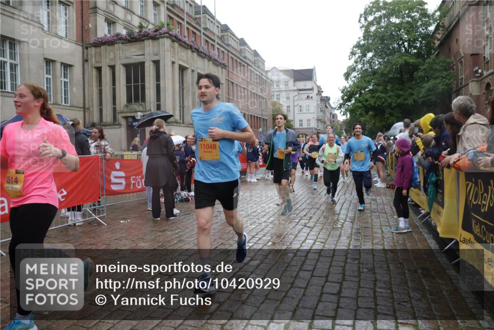 13.09.2026 - Kiel Lauf Yannick Fuchs http://msf.ph/oto/10420929 13.09.2026 10:53:22 Ziel 168, 207, 373, 1757, 2174, 2336, 2859, 3153, 4005, 4196, 5691, 6181, 6543, 6821, 7365, 7649, 8422, 10276, 10367, 11097, 11253, 11556, 12380, 12513, 127, 154, 1071, 1083, 1426, 1486, 1550, 3059, 3104, 3153, 3173, 3431, 3500, 3514, 3587, 3657, 3875, 4570, 5329, 5642, 5643, 5710, 5838, 5924, 6015, 6055, 6104, 6161, 6201, 6374, 6695, 6777, 7017, 7139, 7596, 7869, 7883, 8483, 8516, 8518, 8580, 8863, 8905, 8935, 9749, 10721, 11074, 1199 meine-sportfotos.de
