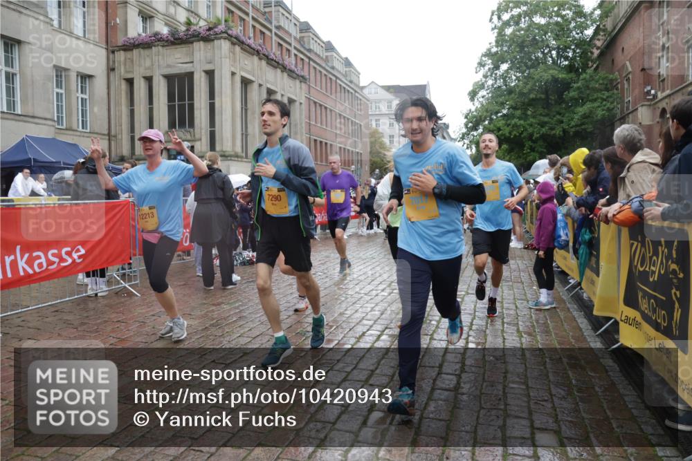 13.09.2026 - Kiel Lauf Yannick Fuchs http://msf.ph/oto/10420943 13.09.2026 10:53:23 Ziel 168, 207, 373, 1757, 2174, 2336, 2859, 4005, 4196, 5691, 6181, 6543, 6821, 7365, 7649, 8422, 10276, 10367, 11097, 11253, 11556, 12380, 12513, 127, 154, 1071, 1083, 1426, 1486, 1550, 3059, 3104, 3153, 3173, 3431, 3500, 3514, 3587, 3657, 3875, 4196, 4570, 5329, 5642, 5643, 5710, 5838, 5924, 6015, 6055, 6104, 6161, 6201, 6374, 6695, 6777, 7017, 7139, 7596, 7869, 7883, 8483, 8516, 8518, 8580, 8863, 8905, 8935, 9749, 10721, 11074, 1199 meine-sportfotos.de