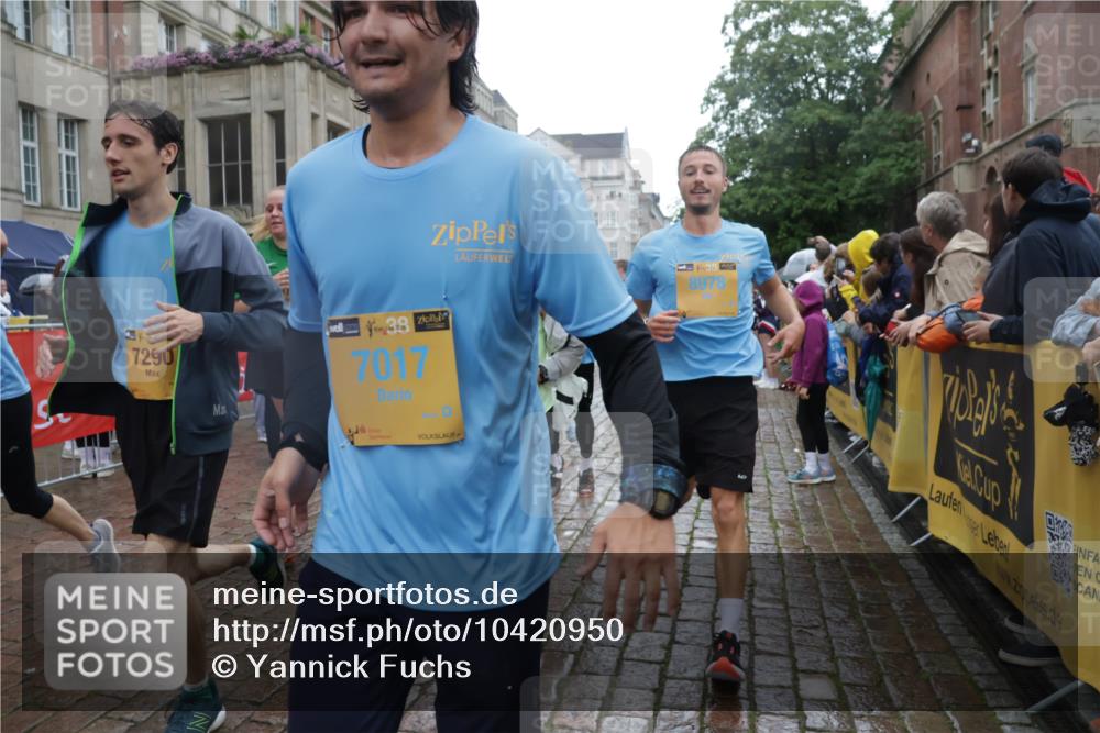 13.09.2026 - Kiel Lauf Yannick Fuchs http://msf.ph/oto/10420950 13.09.2026 10:53:24 Ziel 168, 207, 373, 1757, 2174, 2336, 2859, 4005, 5691, 5769, 5788, 6181, 6543, 6821, 7365, 7649, 8422, 10276, 10367, 11097, 11253, 11556, 12380, 12513, 127, 154, 1071, 1083, 1426, 1486, 1550, 3059, 3104, 3153, 3173, 3431, 3500, 3587, 3657, 3875, 4196, 4570, 5329, 5642, 5643, 5710, 5838, 5924, 6015, 6055, 6104, 6161, 6181, 6374, 6695, 6777, 7017, 7139, 7596, 7869, 7883, 8422, 8483, 8516, 8518, 8580, 8863, 8905, 8935, 9749, 10721, 11074, 11097, 1199 meine-sportfotos.de