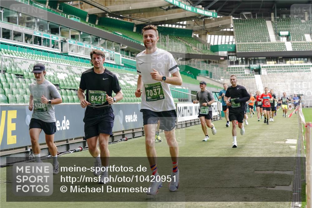 13.09.2026 - 21. swb-Marathon Bremen Michael Burmester http://msf.ph/oto/10420951 13.09.2026 12:59:05 Laufen im Stadion 141, 148, 191, 226, 232, 511, 672, 745, 789, 790, 909, 972, 1080, 1119, 1166, 1191, 1199, 1281, 1516, 1535, 1642, 1647, 1752, 1881, 1931, 1933, 2046, 2088, 2210, 2289, 2343, 2367, 2371, 2397, 2423, 2425, 2481, 2517, 2570, 2577, 2771, 2806, 2807, 2827, 2885, 2899, 2903, 2953, 2961, 2979, 3015, 3021, 3098, 3120, 3124, 3138, 3148, 3182, 3186, 3190, 3233, 3319, 3338, 3435, 3516, 3531, 3534, 3560, 3652, 3655, 3695, 3861, 3930, 3933, 3934, 205 meine-sportfotos.de