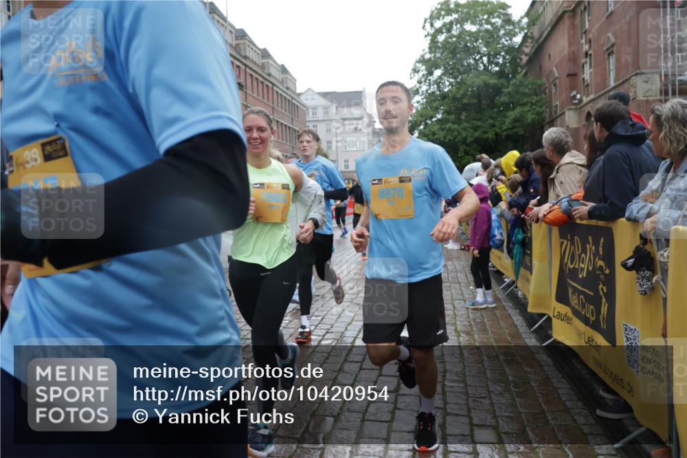 13.09.2026 - Kiel Lauf Yannick Fuchs http://msf.ph/oto/10420954 13.09.2026 10:53:24 Ziel 168, 207, 373, 1757, 2174, 2336, 2859, 4005, 5691, 5769, 5788, 6181, 6543, 6821, 7365, 7649, 8422, 10276, 10367, 11097, 11253, 11556, 12380, 12513, 127, 154, 1071, 1083, 1426, 1486, 1550, 3059, 3104, 3153, 3173, 3431, 3500, 3587, 3657, 3875, 4196, 4570, 5329, 5642, 5643, 5710, 5838, 5924, 6015, 6055, 6104, 6161, 6181, 6374, 6695, 6777, 7017, 7139, 7596, 7869, 7883, 8422, 8483, 8516, 8518, 8580, 8863, 8905, 8935, 9749, 10721, 11074, 11097, 1199 meine-sportfotos.de