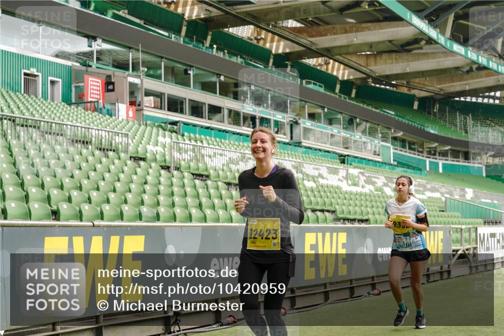 13.09.2026 - 21. swb-Marathon Bremen Michael Burmester http://msf.ph/oto/10420959 13.09.2026 10:44:33 Laufen im Stadion 10004, 10005, 10137, 10176, 10191, 10192, 10194, 10271, 10295, 10325, 10335, 10344, 10402, 10459, 10474, 10513, 10568, 10600, 10605, 10606, 10629, 10679, 10713, 10756, 10779, 10882, 10899, 10900, 10979, 10997, 10999, 11081, 11200, 11217, 11233, 11264, 11307, 11333, 11337, 11355, 11385, 11408, 11448, 11456, 11461, 11482, 11495, 11629, 11808, 11932, 11943, 12057, 12089, 12151, 12224, 12226, 12311, 12321, 12334, 12539 meine-sportfotos.de