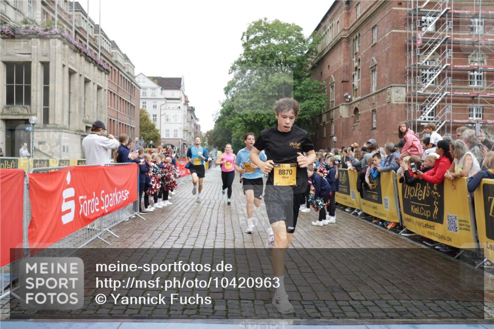 13.09.2026 - Kiel Lauf Yannick Fuchs http://msf.ph/oto/10420963 13.09.2026 09:42:52 Ziel 762, 1213, 3827, 3849, 4322, 7874, 8191, 8870, 9311, 9629, 11721, 12678, 133, 142, 445, 771, 1045, 1777, 2608, 2914, 2955, 2977, 3676, 4548, 5559, 6075, 6099, 6213, 6423, 6542, 6797, 6913, 8532, 9519, 9592, 9706, 10938, 12190, 1040, 3041, 3850, 5530, 9354, 9933, 10047, 10118, 11753, 12259, 133, 3357, 3676, 5105, 5336, 5774, 6620, 6797, 7687, 8476, 10938, 11793 meine-sportfotos.de