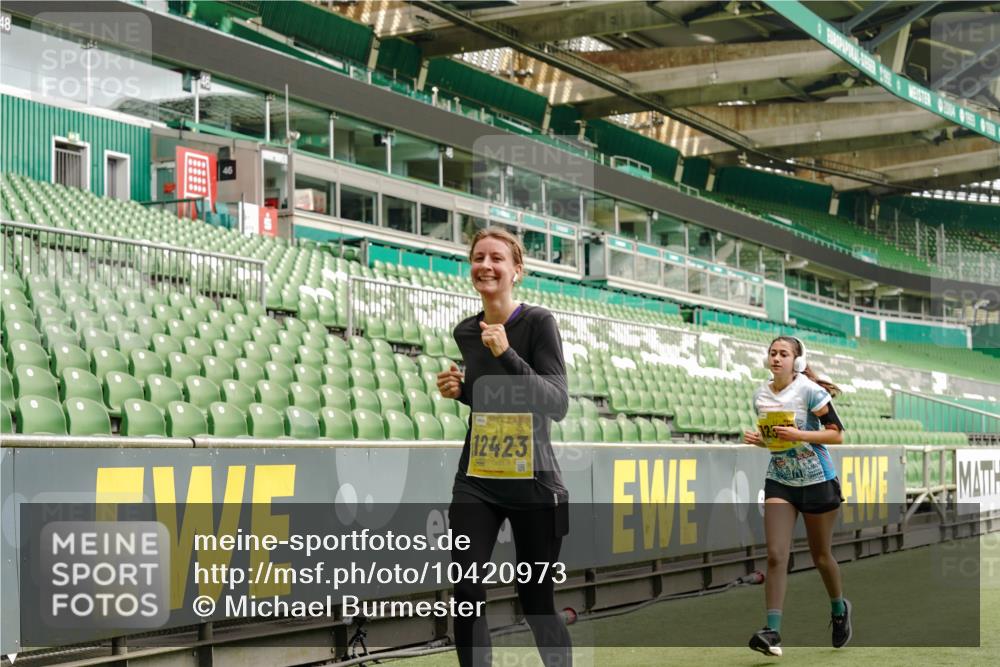 13.09.2026 - 21. swb-Marathon Bremen Michael Burmester http://msf.ph/oto/10420973 13.09.2026 10:44:33 Laufen im Stadion 10004, 10005, 10137, 10176, 10191, 10192, 10194, 10271, 10295, 10325, 10335, 10344, 10402, 10459, 10474, 10513, 10568, 10600, 10605, 10606, 10629, 10679, 10713, 10756, 10779, 10882, 10899, 10900, 10979, 10997, 10999, 11081, 11200, 11217, 11233, 11264, 11307, 11333, 11337, 11355, 11385, 11408, 11448, 11456, 11461, 11482, 11495, 11629, 11808, 11932, 11943, 12057, 12089, 12151, 12224, 12226, 12311, 12321, 12334, 12539 meine-sportfotos.de