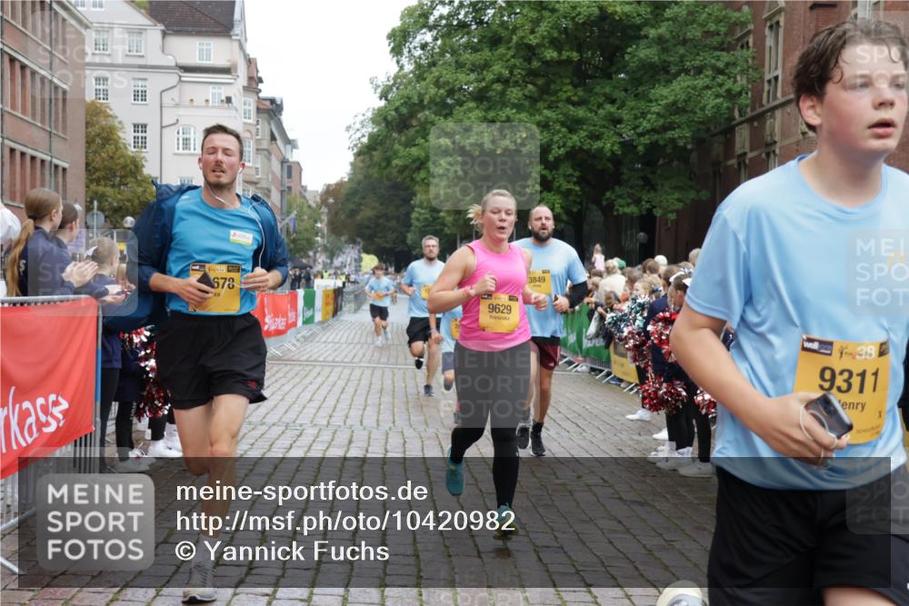 13.09.2026 - Kiel Lauf Yannick Fuchs http://msf.ph/oto/10420982 13.09.2026 09:42:54 Ziel 762, 1213, 3827, 3849, 4322, 7874, 8191, 8870, 9311, 9629, 11721, 12678, 142, 445, 771, 1045, 1777, 2608, 2914, 2955, 2977, 4322, 4548, 5559, 6075, 6099, 6213, 6423, 6542, 6913, 8532, 9519, 9592, 9706, 10938, 12190, 1040, 3041, 3850, 5530, 5929, 7532, 8808, 9354, 9933, 10047, 10118, 11753, 12259, 133, 2914, 2955, 2977, 3357, 3676, 5105, 5774, 6797, 7687, 10938, 11793 meine-sportfotos.de