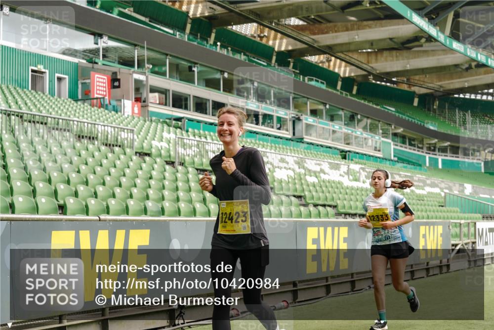 13.09.2026 - 21. swb-Marathon Bremen Michael Burmester http://msf.ph/oto/10420984 13.09.2026 10:44:33 Laufen im Stadion 10004, 10005, 10137, 10176, 10191, 10192, 10194, 10271, 10295, 10325, 10335, 10344, 10402, 10459, 10474, 10513, 10568, 10600, 10605, 10606, 10629, 10679, 10713, 10756, 10779, 10882, 10899, 10900, 10979, 10997, 10999, 11081, 11200, 11217, 11233, 11264, 11307, 11333, 11337, 11355, 11385, 11408, 11448, 11456, 11461, 11482, 11495, 11629, 11808, 11932, 11943, 12057, 12089, 12151, 12224, 12226, 12311, 12321, 12334, 12539 meine-sportfotos.de