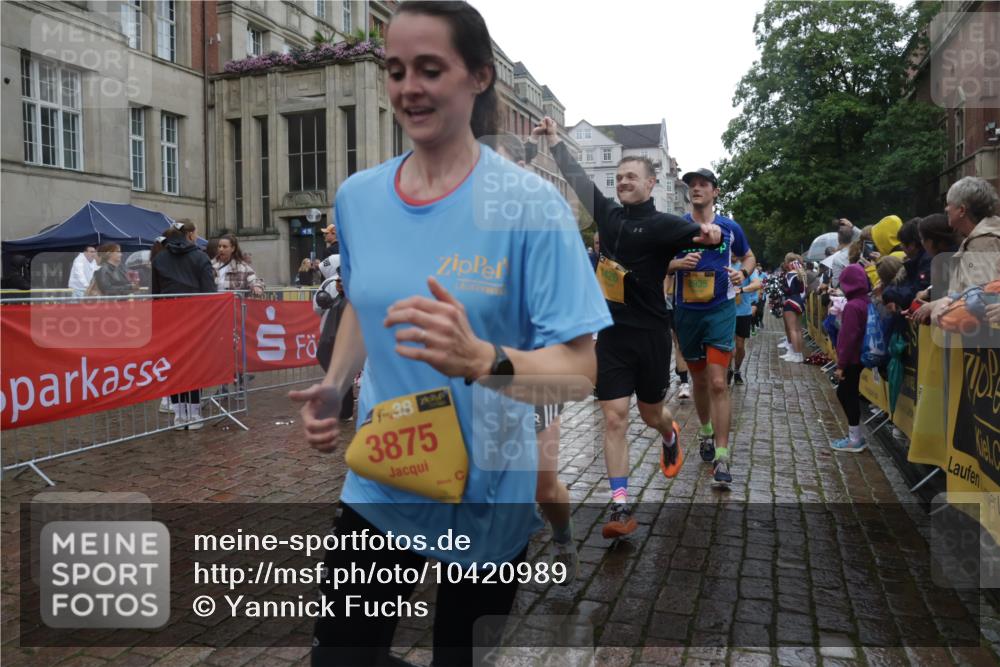 13.09.2026 - Kiel Lauf Yannick Fuchs http://msf.ph/oto/10420989 13.09.2026 10:53:27 Ziel 168, 207, 1757, 2336, 2692, 2859, 3498, 4005, 4657, 5285, 5766, 5769, 5788, 6543, 6821, 7021, 7132, 7365, 7649, 10276, 11166, 11253, 11537, 11556, 12380, 12513, 127, 154, 373, 1071, 1083, 1426, 1486, 1550, 2174, 2336, 3059, 3104, 3153, 3173, 3431, 3500, 3587, 3657, 3875, 4196, 5329, 5642, 5643, 5691, 5710, 5838, 5924, 6015, 6055, 6104, 6161, 6181, 6374, 6695, 6777, 7139, 7596, 7869, 8422, 8483, 8516, 8518, 8580, 8863, 8905, 8935, 9749, 10367, 10721, 11074, 11097, 1199 meine-sportfotos.de