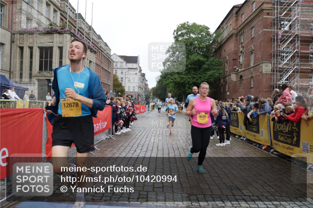 13.09.2026 - Kiel Lauf Yannick Fuchs http://msf.ph/oto/10420994 13.09.2026 09:42:54 Ziel 762, 1213, 3827, 3849, 4322, 7874, 8191, 8870, 9311, 9629, 11721, 12678, 142, 445, 771, 1045, 1777, 2608, 2914, 2955, 2977, 4322, 4548, 5559, 6075, 6099, 6213, 6423, 6542, 6913, 8532, 9519, 9592, 9706, 10938, 12190, 1040, 3041, 3850, 5530, 5929, 7532, 8808, 9354, 9933, 10047, 10118, 11753, 12259, 133, 2914, 2955, 2977, 3357, 3676, 5105, 5774, 6797, 7687, 10938, 11793 meine-sportfotos.de