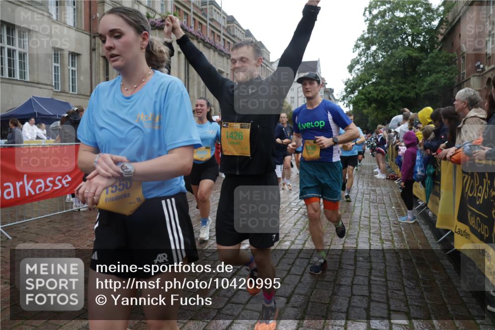 13.09.2026 - Kiel Lauf Yannick Fuchs http://msf.ph/oto/10420995 13.09.2026 10:53:27 Ziel 168, 207, 1757, 2336, 2692, 2859, 3498, 4005, 4657, 5285, 5766, 5769, 5788, 6543, 6821, 7021, 7132, 7365, 7649, 10276, 11166, 11253, 11537, 11556, 12380, 12513, 127, 154, 373, 1071, 1083, 1426, 1486, 1550, 2174, 2336, 3059, 3104, 3153, 3173, 3431, 3500, 3587, 3657, 3875, 4196, 5329, 5642, 5643, 5691, 5710, 5838, 5924, 6015, 6055, 6104, 6161, 6181, 6374, 6695, 6777, 7139, 7596, 7869, 8422, 8483, 8516, 8518, 8580, 8863, 8905, 8935, 9749, 10367, 10721, 11074, 11097, 1199 meine-sportfotos.de