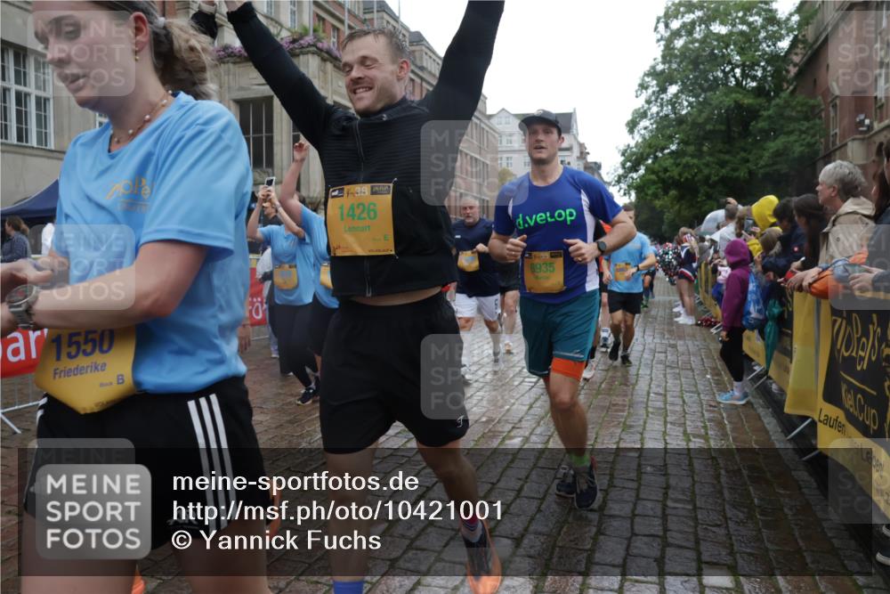 13.09.2026 - Kiel Lauf Yannick Fuchs http://msf.ph/oto/10421001 13.09.2026 10:53:27 Ziel 168, 207, 1757, 2336, 2692, 2859, 3498, 4005, 4657, 5285, 5766, 5769, 5788, 6543, 6821, 7021, 7132, 7365, 7649, 10276, 11166, 11253, 11537, 11556, 12380, 12513, 127, 154, 373, 1071, 1083, 1426, 1486, 1550, 2174, 2336, 3059, 3104, 3153, 3173, 3431, 3500, 3587, 3657, 3875, 4196, 5329, 5642, 5643, 5691, 5710, 5838, 5924, 6015, 6055, 6104, 6161, 6181, 6374, 6695, 6777, 7139, 7596, 7869, 8422, 8483, 8516, 8518, 8580, 8863, 8905, 8935, 9749, 10367, 10721, 11074, 11097, 1199 meine-sportfotos.de