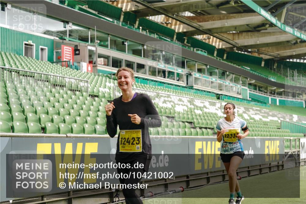 13.09.2026 - 21. swb-Marathon Bremen Michael Burmester http://msf.ph/oto/10421002 13.09.2026 10:44:33 Laufen im Stadion 10004, 10005, 10137, 10176, 10191, 10192, 10194, 10271, 10295, 10325, 10335, 10344, 10402, 10459, 10474, 10513, 10568, 10600, 10605, 10606, 10629, 10679, 10713, 10756, 10779, 10882, 10899, 10900, 10979, 10997, 10999, 11081, 11200, 11217, 11233, 11264, 11307, 11333, 11337, 11355, 11385, 11408, 11448, 11456, 11461, 11482, 11495, 11629, 11808, 11932, 11943, 12057, 12089, 12151, 12224, 12226, 12311, 12321, 12334, 12539 meine-sportfotos.de