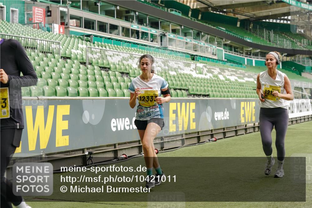 13.09.2026 - 21. swb-Marathon Bremen Michael Burmester http://msf.ph/oto/10421011 13.09.2026 10:44:34 Laufen im Stadion 10004, 10005, 10137, 10176, 10191, 10192, 10194, 10271, 10295, 10325, 10335, 10344, 10402, 10459, 10474, 10513, 10568, 10600, 10605, 10606, 10629, 10679, 10713, 10756, 10779, 10882, 10899, 10900, 10979, 10997, 10999, 11081, 11200, 11217, 11233, 11264, 11307, 11333, 11337, 11355, 11385, 11408, 11448, 11456, 11461, 11482, 11495, 11629, 11808, 11932, 11943, 12057, 12089, 12151, 12224, 12226, 12311, 12321, 12334, 12539 meine-sportfotos.de