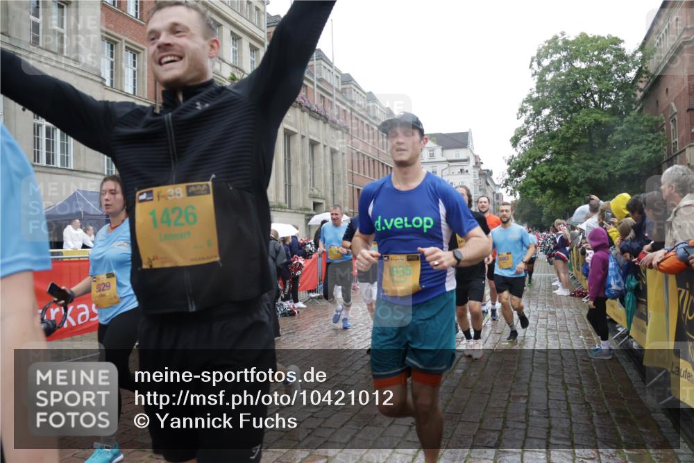 13.09.2026 - Kiel Lauf Yannick Fuchs http://msf.ph/oto/10421012 13.09.2026 10:53:28 Ziel 168, 207, 1757, 2692, 2859, 3498, 4005, 4515, 4657, 5285, 5766, 5769, 5788, 6543, 6712, 6821, 6926, 7021, 7132, 7365, 7649, 9677, 10276, 11166, 11253, 11537, 11556, 12380, 12513, 127, 373, 1071, 1426, 1486, 1550, 2174, 2336, 3104, 3153, 3173, 3431, 3500, 3587, 3657, 4196, 5329, 5642, 5643, 5691, 5710, 5838, 5924, 6015, 6055, 6104, 6161, 6181, 6374, 6695, 6777, 7139, 7596, 7869, 8422, 8483, 8516, 8518, 8580, 8863, 8905, 8935, 9749, 10276, 10367, 10721, 11074, 11097, 1199 meine-sportfotos.de