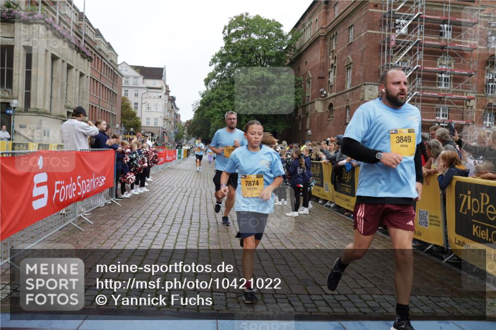 13.09.2026 - Kiel Lauf Yannick Fuchs http://msf.ph/oto/10421022 13.09.2026 09:42:56 Ziel 1040, 1213, 3827, 3849, 3850, 5530, 7874, 8191, 8870, 9311, 9629, 11721, 12678, 142, 445, 762, 771, 1045, 1777, 2608, 2914, 2955, 2977, 4322, 4548, 5559, 6075, 6099, 6213, 6423, 6542, 6913, 8532, 9519, 9592, 9706, 12190, 1508, 3041, 5929, 7099, 7532, 8808, 9354, 9933, 10047, 10118, 11753, 12259, 133, 2914, 2955, 2977, 3676, 5105, 5774, 6797, 10938, 11793 meine-sportfotos.de