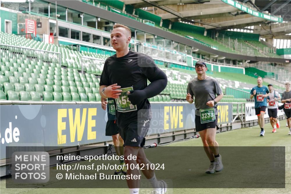 13.09.2026 - 21. swb-Marathon Bremen Michael Burmester http://msf.ph/oto/10421024 13.09.2026 12:59:09 Laufen im Stadion 141, 148, 191, 226, 232, 342, 511, 672, 745, 789, 790, 972, 1080, 1119, 1166, 1191, 1199, 1209, 1281, 1516, 1642, 1647, 1752, 1931, 1933, 2046, 2088, 2210, 2289, 2343, 2367, 2397, 2425, 2481, 2517, 2570, 2577, 2771, 2806, 2807, 2827, 2885, 2899, 2953, 2961, 2979, 3015, 3021, 3098, 3120, 3124, 3138, 3148, 3182, 3186, 3190, 3233, 3273, 3319, 3338, 3435, 3516, 3531, 3534, 3560, 3652, 3655, 3695, 3861, 3930, 3933, 3934, 205 meine-sportfotos.de