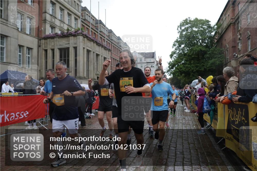 13.09.2026 - Kiel Lauf Yannick Fuchs http://msf.ph/oto/10421037 13.09.2026 10:53:29 Ziel 168, 207, 1199, 1757, 2692, 2859, 3498, 4005, 4515, 4657, 5285, 5766, 5769, 5788, 6543, 6712, 6821, 6926, 7021, 7132, 7365, 7571, 7649, 8003, 9677, 11166, 11253, 11537, 11556, 12380, 12513, 127, 373, 1071, 1486, 2174, 2336, 2859, 3104, 3153, 3173, 3500, 3587, 3657, 4196, 5329, 5642, 5643, 5691, 5710, 5838, 5924, 6015, 6055, 6104, 6161, 6181, 6374, 6695, 6777, 7139, 7596, 7869, 8422, 8483, 8516, 8518, 8580, 8863, 8905, 8935, 9749, 10276, 10367, 10721, 11074, 11097, 11253 meine-sportfotos.de