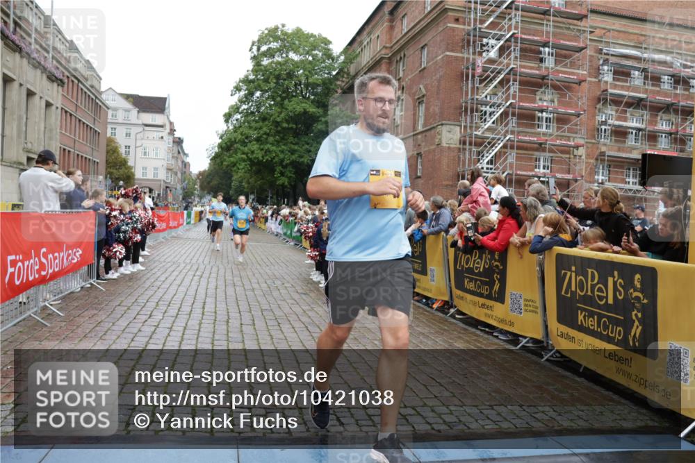 13.09.2026 - Kiel Lauf Yannick Fuchs http://msf.ph/oto/10421038 13.09.2026 09:42:58 Ziel 1040, 1213, 3849, 3850, 5530, 7874, 8191, 8870, 9311, 9629, 11721, 11753, 12678, 142, 445, 762, 771, 1045, 1777, 2608, 3827, 4322, 4548, 5559, 6075, 6099, 6213, 6423, 6542, 6913, 8532, 9519, 9592, 9706, 11721, 12190, 255, 623, 1508, 3041, 5929, 7099, 7532, 8808, 9354, 9933, 10047, 10118, 12259, 133, 2914, 2955, 2977, 3676, 5105, 6099, 6797, 10938, 11793 meine-sportfotos.de