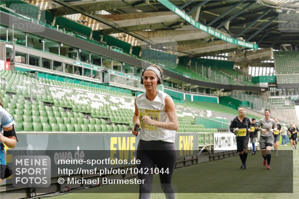 13.09.2026 - 21. swb-Marathon Bremen Michael Burmester http://msf.ph/oto/10421044 13.09.2026 10:44:35 Laufen im Stadion 10004, 10005, 10137, 10176, 10191, 10192, 10194, 10271, 10295, 10325, 10335, 10344, 10402, 10459, 10474, 10513, 10568, 10600, 10605, 10606, 10629, 10679, 10713, 10756, 10779, 10882, 10899, 10900, 10979, 10997, 10999, 11081, 11200, 11217, 11233, 11264, 11307, 11333, 11337, 11355, 11385, 11408, 11448, 11456, 11461, 11482, 11495, 11629, 11808, 11932, 11943, 12057, 12089, 12151, 12224, 12226, 12311, 12321, 12334, 12539 meine-sportfotos.de